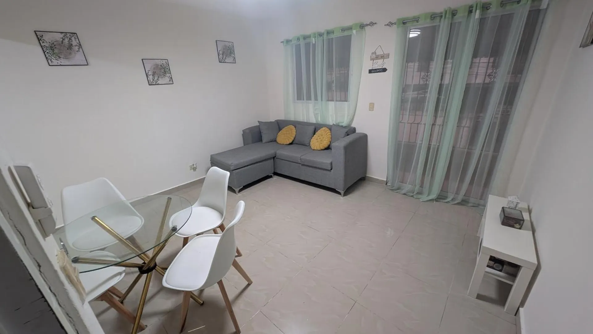 La VivaYpr Caracoles公寓 0*, La Viva